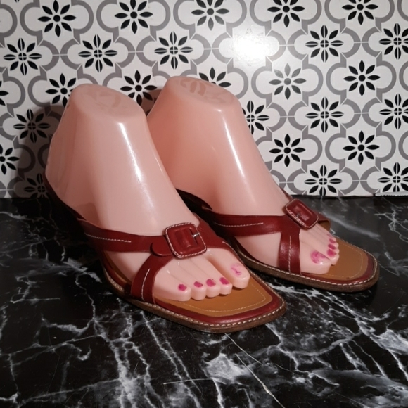 Banana Republic 8 red kitten heels - Picture 1 of 5